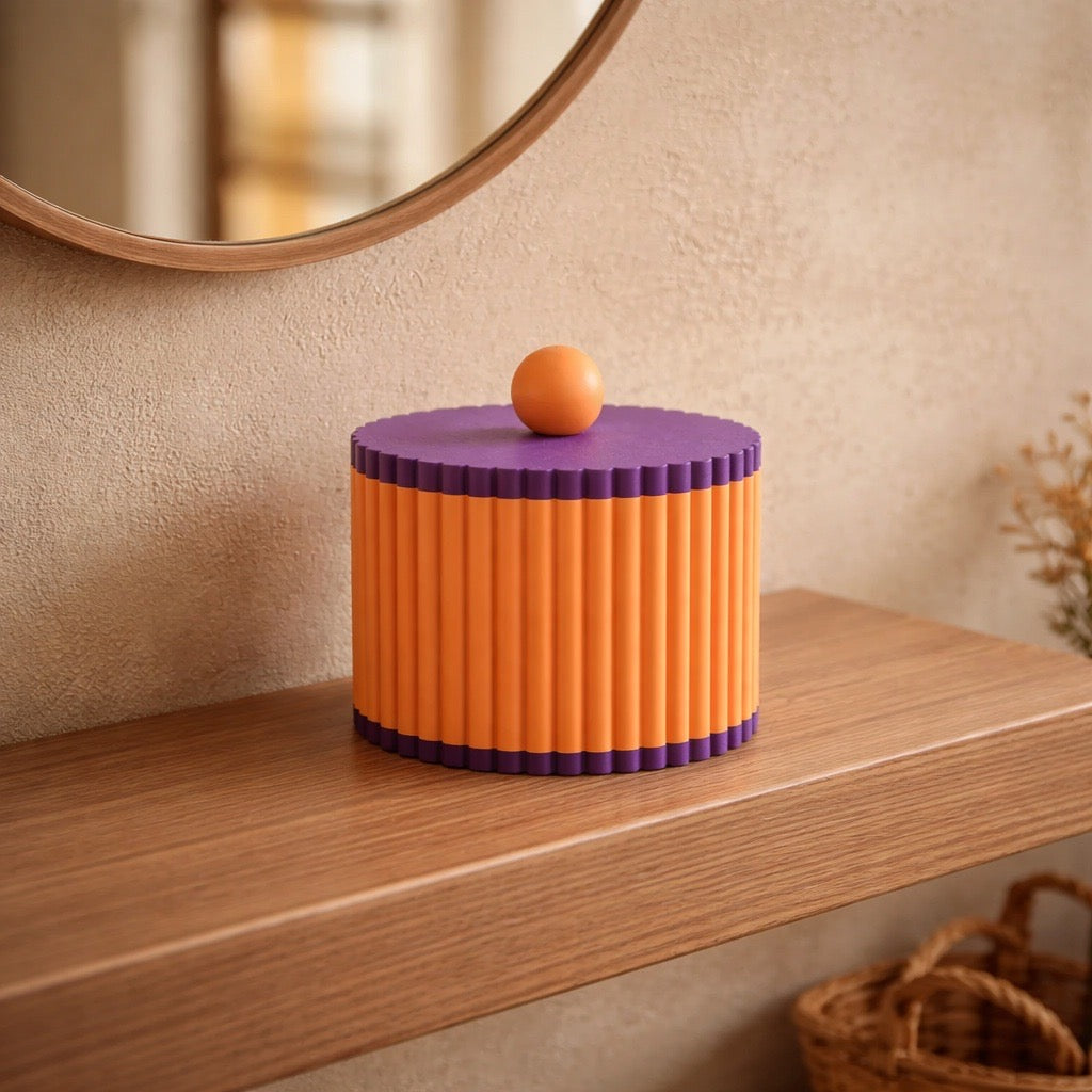 Stria Dose in Apricot und Lila mit geriffeltem Design und Deckel